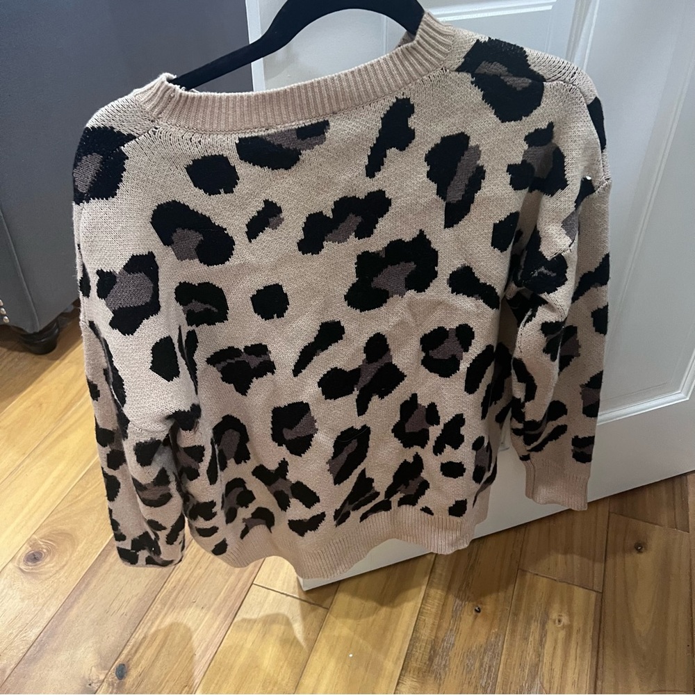Leopard sweatshirt size m/l brand lulus
